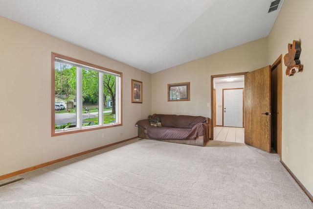 9069 Jeffery Avenue S, Cottage Grove, MN 55016