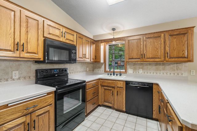 9069 Jeffery Avenue S, Cottage Grove, MN 55016