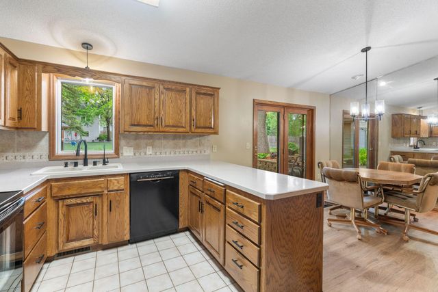 9069 Jeffery Avenue S, Cottage Grove, MN 55016