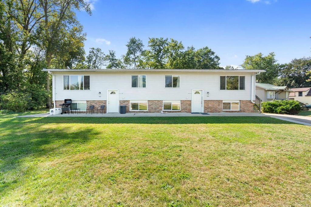 929-931 E Clay Street, Whitewater, WI 53190