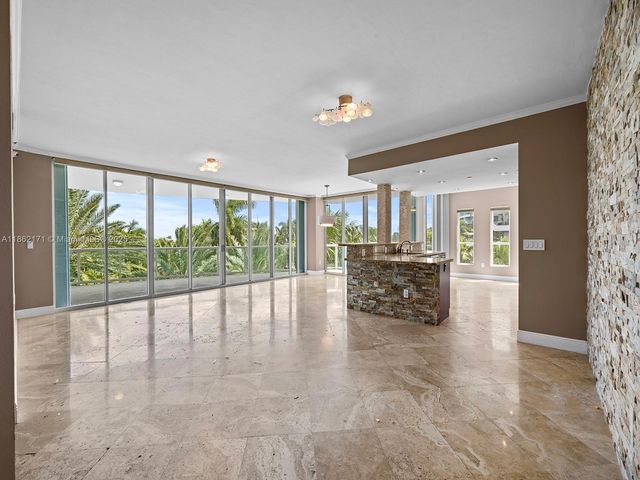 2645 S Bayshore Dr 304, Miami, FL 33133