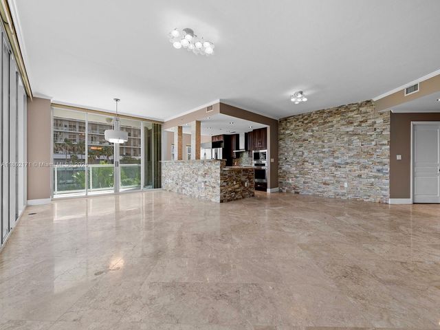 2645 S Bayshore Dr 304, Miami, FL 33133