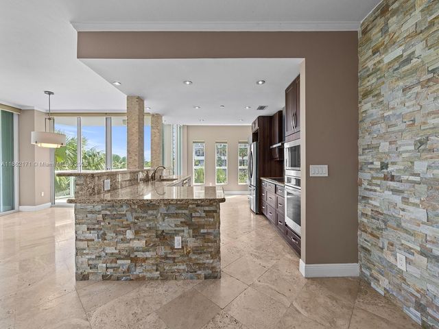 2645 S Bayshore Dr 304, Miami, FL 33133