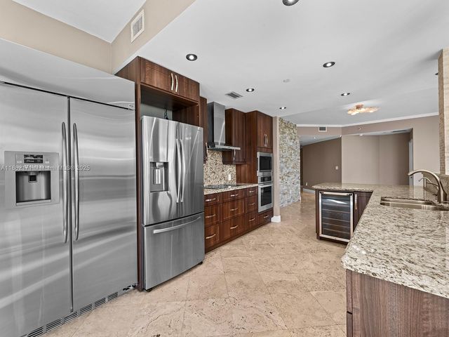 2645 S Bayshore Dr 304, Miami, FL 33133
