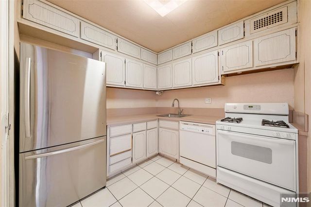2100 Linwood 17C, Fort Lee, NJ 07024