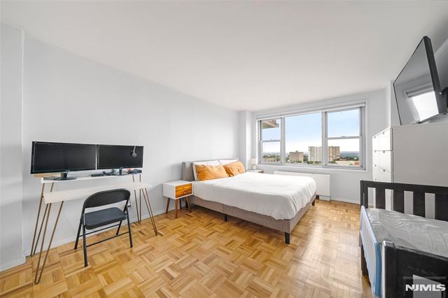 2100 Linwood 17C, Fort Lee, NJ 07024