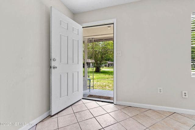 602 LUNA Court, Jacksonville, FL 32205