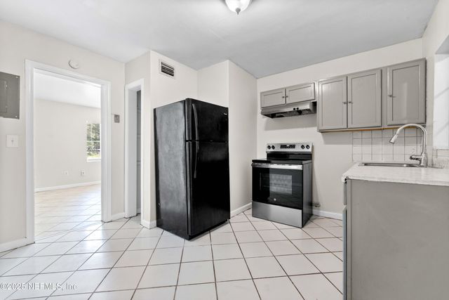 602 LUNA Court, Jacksonville, FL 32205