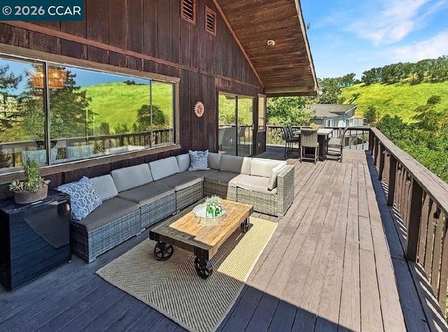 130 Hillcroft Way, Walnut Creek, CA 94597