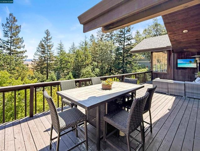 130 Hillcroft Way, Walnut Creek, CA 94597