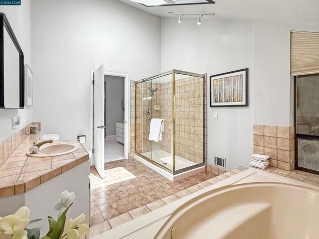 130 Hillcroft Way, Walnut Creek, CA 94597