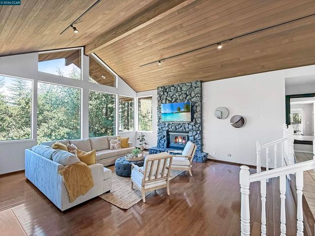 130 Hillcroft Way, Walnut Creek, CA 94597