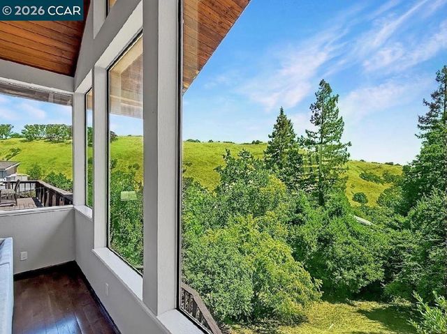 130 Hillcroft Way, Walnut Creek, CA 94597