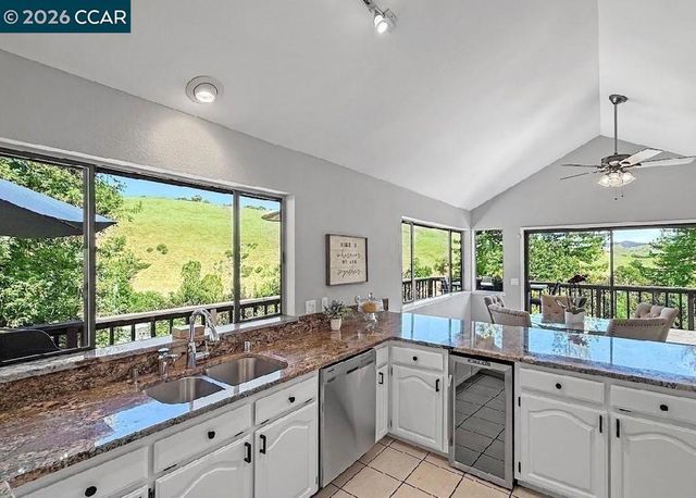 130 Hillcroft Way, Walnut Creek, CA 94597