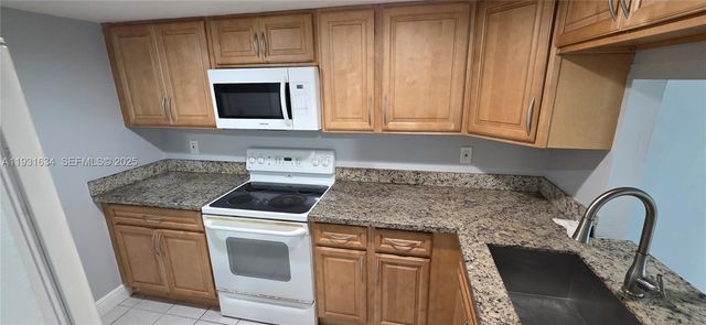 10006 NW 6th St 101, Pembroke Pines, FL 33024