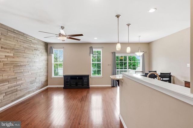 53 OVERLOOK DR, Mount Laurel, NJ 08054