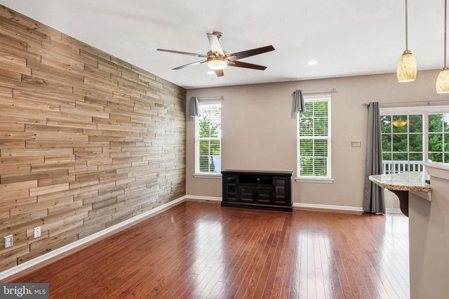 53 OVERLOOK DR, Mount Laurel, NJ 08054