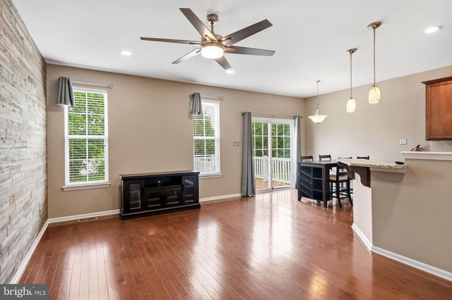 53 OVERLOOK DR, Mount Laurel, NJ 08054
