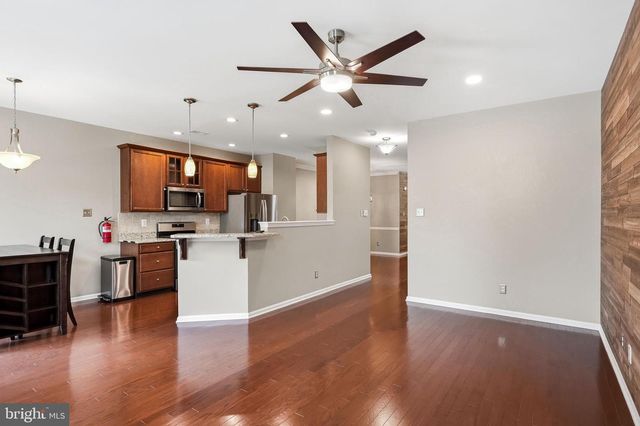 53 OVERLOOK DR, Mount Laurel, NJ 08054