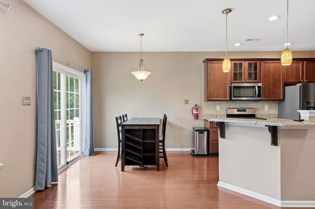53 OVERLOOK DR, Mount Laurel, NJ 08054