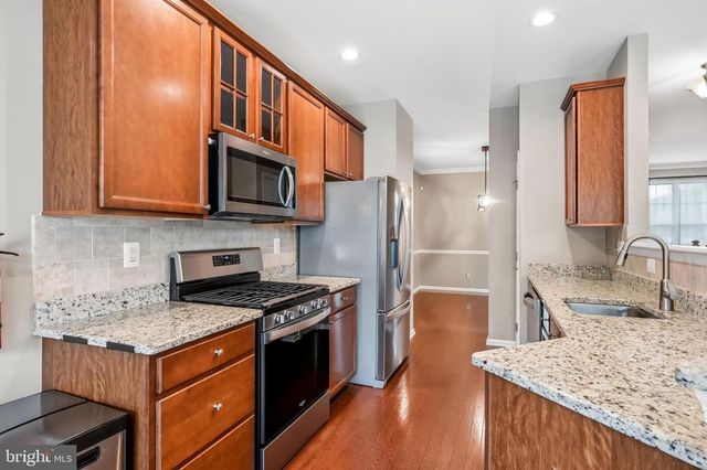 53 OVERLOOK DR, Mount Laurel, NJ 08054
