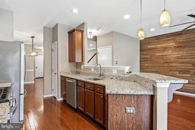 53 OVERLOOK DR, Mount Laurel, NJ 08054