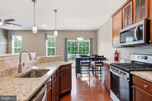 53 OVERLOOK DR, Mount Laurel, NJ 08054