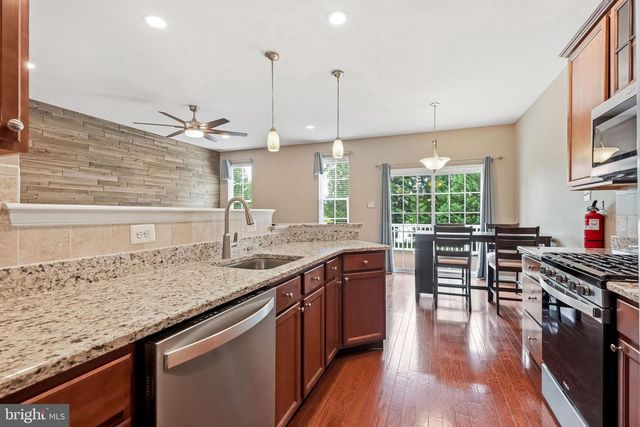 53 OVERLOOK DR, Mount Laurel, NJ 08054