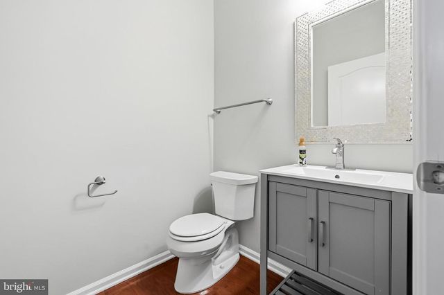 53 OVERLOOK DR, Mount Laurel, NJ 08054