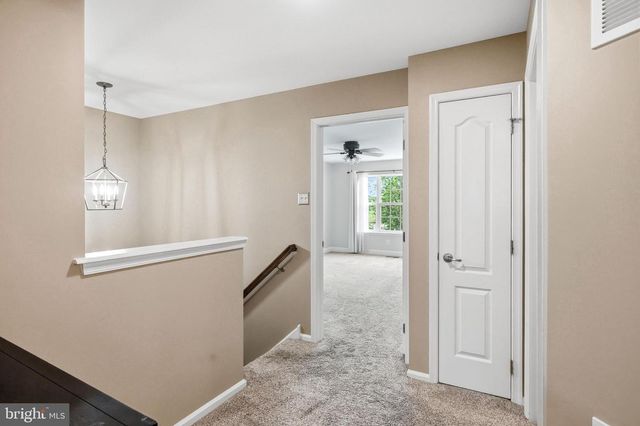 53 OVERLOOK DR, Mount Laurel, NJ 08054