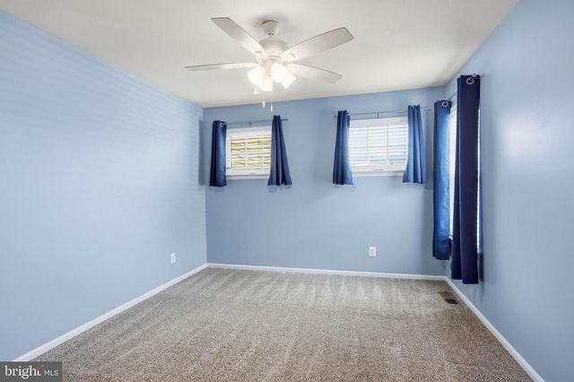53 OVERLOOK DR, Mount Laurel, NJ 08054