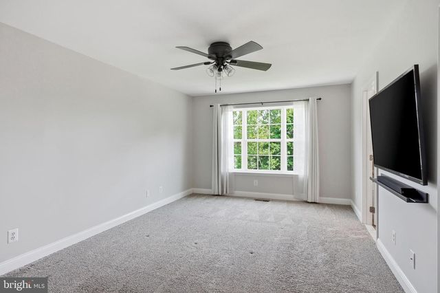 53 OVERLOOK DR, Mount Laurel, NJ 08054