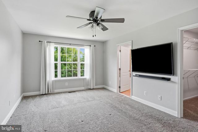 53 OVERLOOK DR, Mount Laurel, NJ 08054