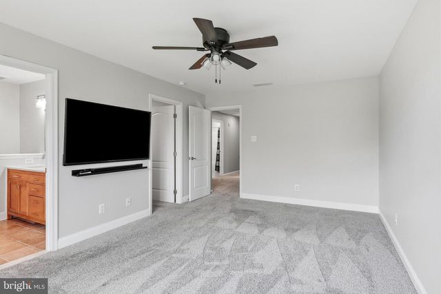 53 OVERLOOK DR, Mount Laurel, NJ 08054