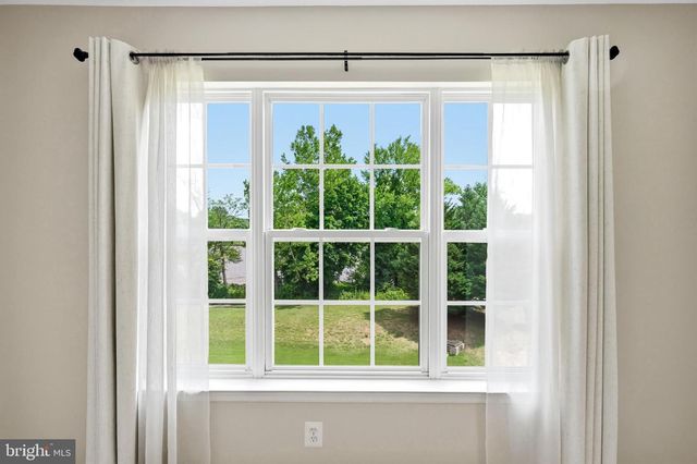 53 OVERLOOK DR, Mount Laurel, NJ 08054