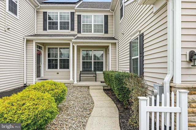 53 OVERLOOK DR, Mount Laurel, NJ 08054