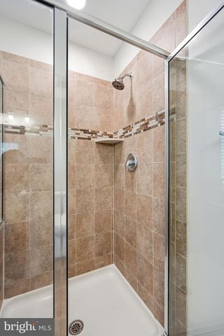 53 OVERLOOK DR, Mount Laurel, NJ 08054