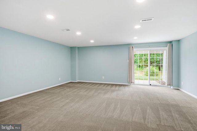 53 OVERLOOK DR, Mount Laurel, NJ 08054