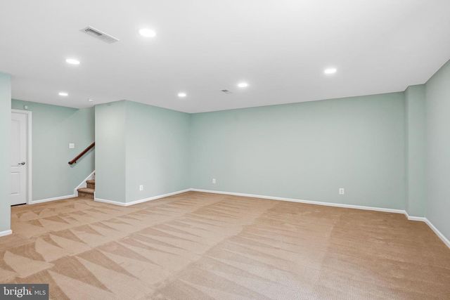 53 OVERLOOK DR, Mount Laurel, NJ 08054