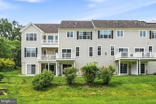 53 OVERLOOK DR, Mount Laurel, NJ 08054