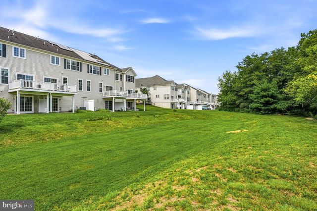 53 OVERLOOK DR, Mount Laurel, NJ 08054