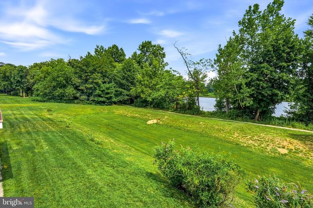 53 OVERLOOK DR, Mount Laurel, NJ 08054