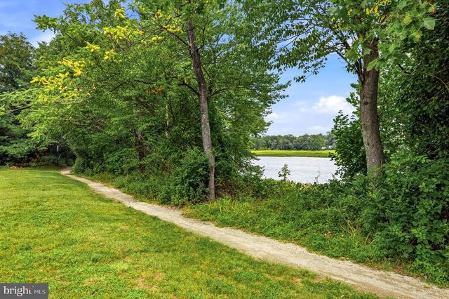 53 OVERLOOK DR, Mount Laurel, NJ 08054