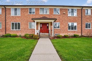 22850 E 9 Mile Road 11, Saint Clair Shores, MI 48080