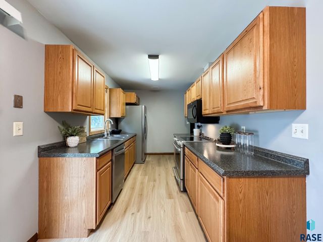 5504 W 32nd St Street, Sioux Falls, SD 57106
