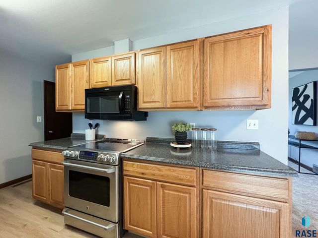 5504 W 32nd St Street, Sioux Falls, SD 57106