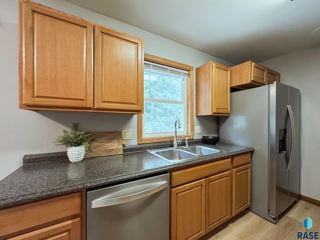 5504 W 32nd St Street, Sioux Falls, SD 57106