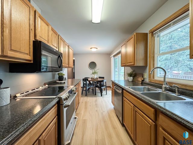 5504 W 32nd St Street, Sioux Falls, SD 57106