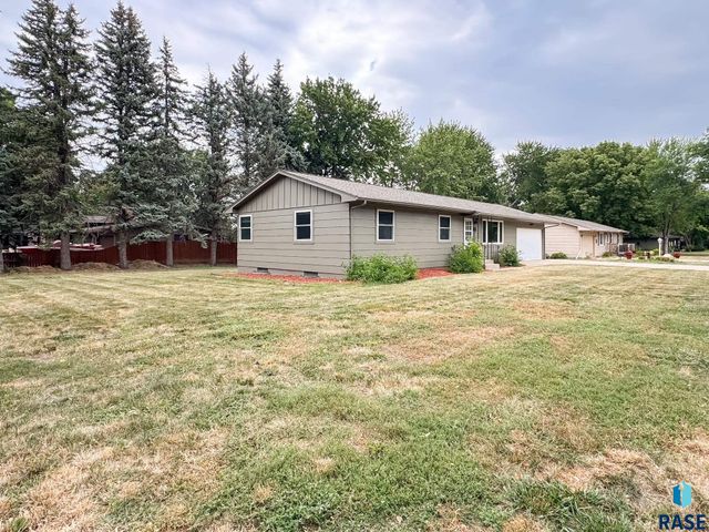 5504 W 32nd St Street, Sioux Falls, SD 57106