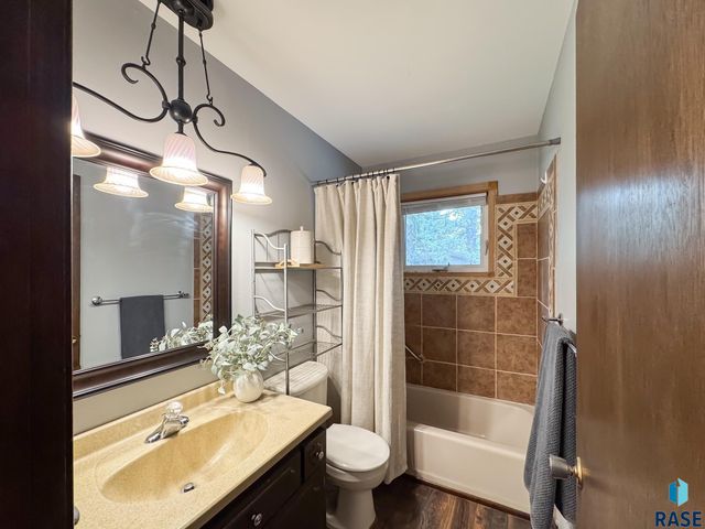 5504 W 32nd St Street, Sioux Falls, SD 57106